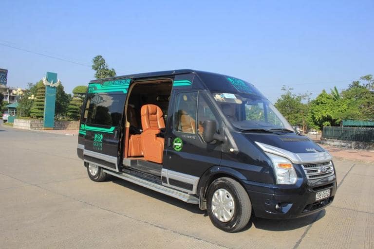 Green Limousine sở hữu đội ngũ nhân viên thân thiện, lịch sự luôn hỗ trợ hành khách trong suốt chuyến đi.
