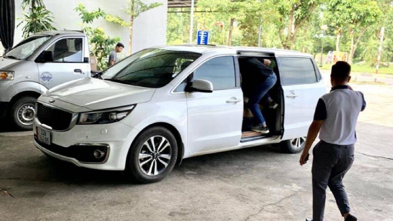 Với khách ngoại tỉnh về Hà Nội rồi đi tiếp, nhiều xe hỗ trợ đón tại bến xe