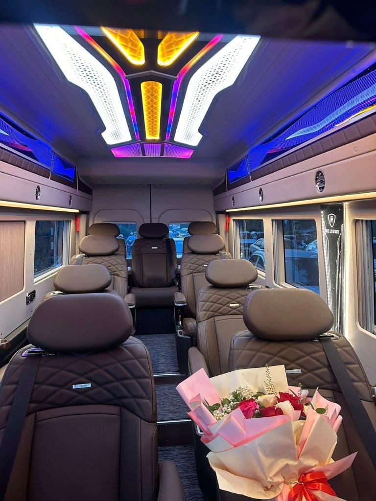 Nội thất trong xe của Phúc Lâm Limousine không có gì để chê.
