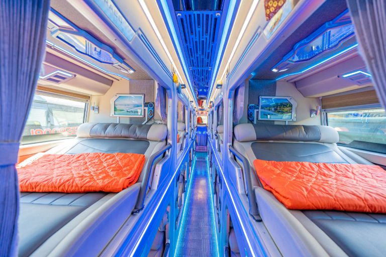 Nhà xe chăm sóc khách hàng chu đáo từng chi tiết.