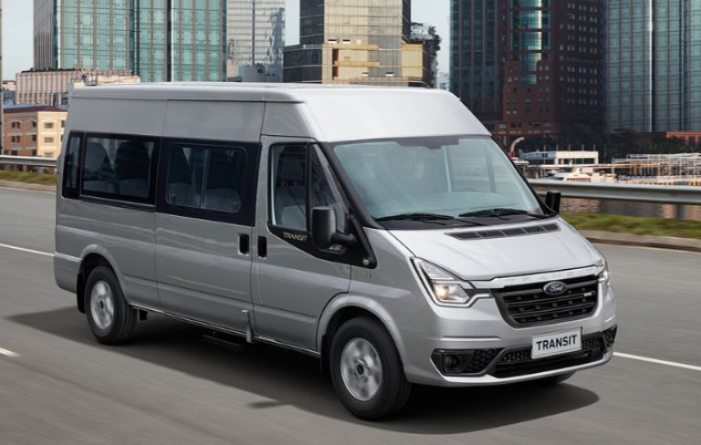 Xe chạy đều đặn, phục vụ hành khách theo lịch trình đã công bố.