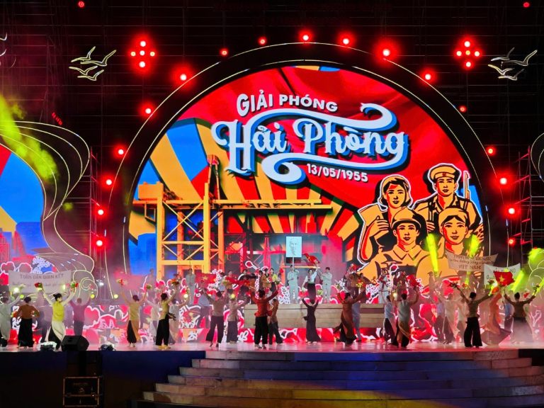 Hải Phòng khoe sắc trong mùa hoa – rực rỡ, trẻ trung và tràn đầy năng lượng.