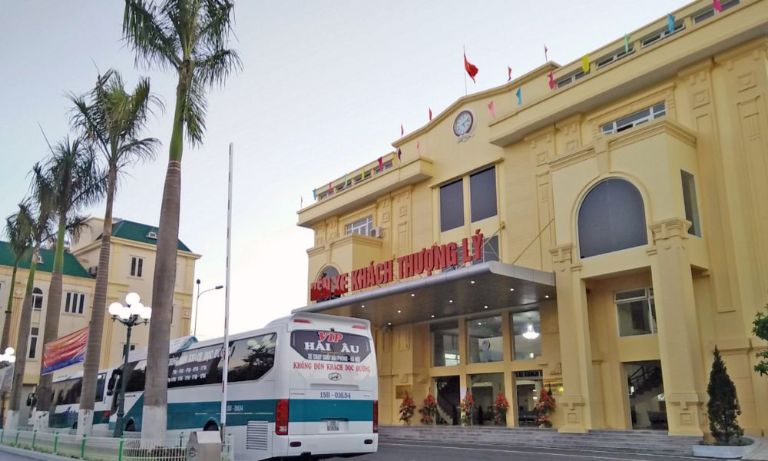 Từ Hà Nội đến Cát Bà chỉ vài giờ nhưng đủ để bạn đổi cả không khí và tâm trạng.