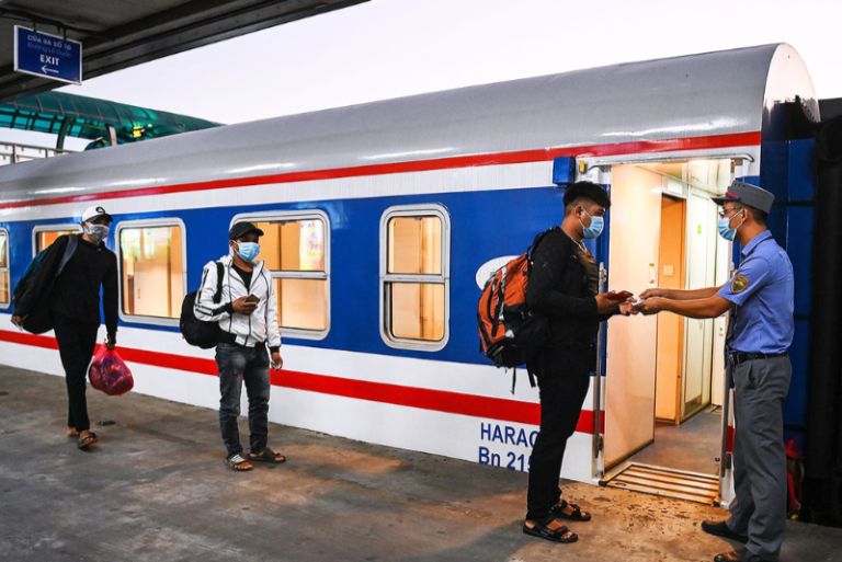 Di chuyển từ Hà Nội đến Hải Phòng bằng tàu hỏa là lựa chọn an toàn và ổn định.