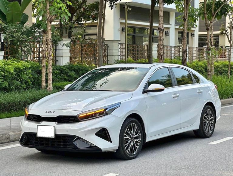 Cung đường rời thành phố thật nhẹ nhàng khi di chuyển bằng xe nhà.