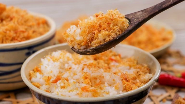 Ruốc tôm được làm từ tôm tươi, giữ trọn vị ngọt tự nhiên.