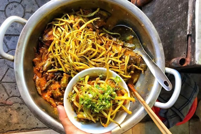 Hương thơm từ tỏi phi và giá bể tạo nên vị ngon khó quên.