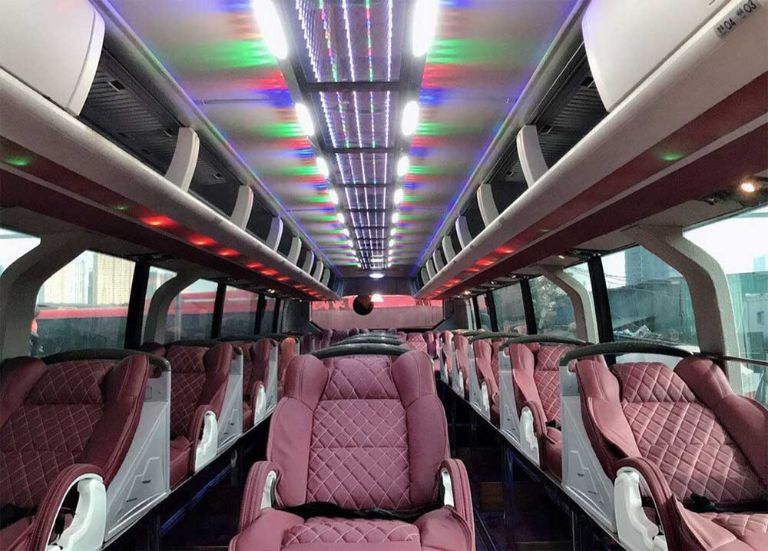 Nội thất xe Vũ Hán đẹp và tiện nghi, mang lại cảm giác thoải mái cho hành khách.