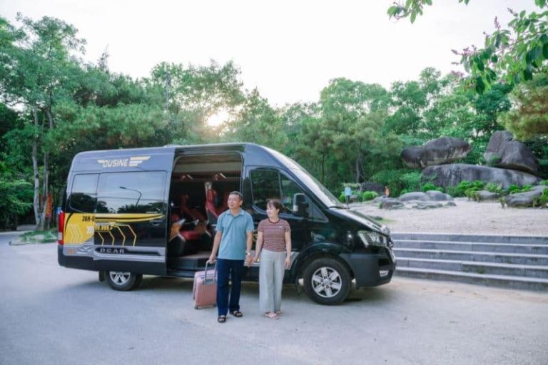 Tuân thủ giờ khởi hành để không bỏ lỡ chuyến xe Limousine.