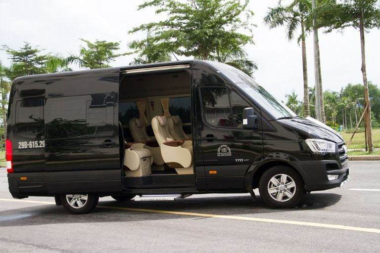 Dòng xe Limousine hiện đại, nổi bật với tiện nghi vượt trội trên tuyến.