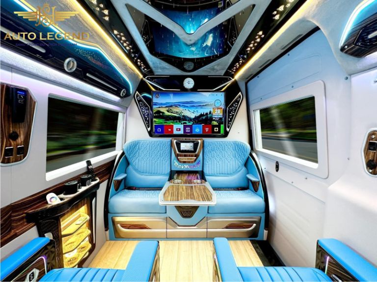 Dàn xe đời mới của Sơn Hải Limousine thể hiện rõ chất lượng dịch vụ.