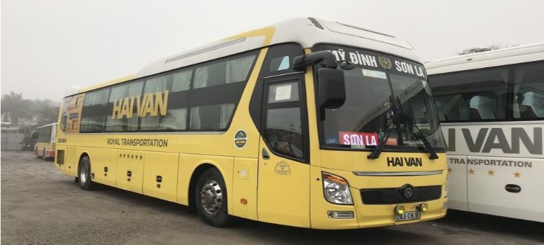 Xe khách Hải Vân mang đến trải nghiệm di chuyển ổn định và thoải mái.