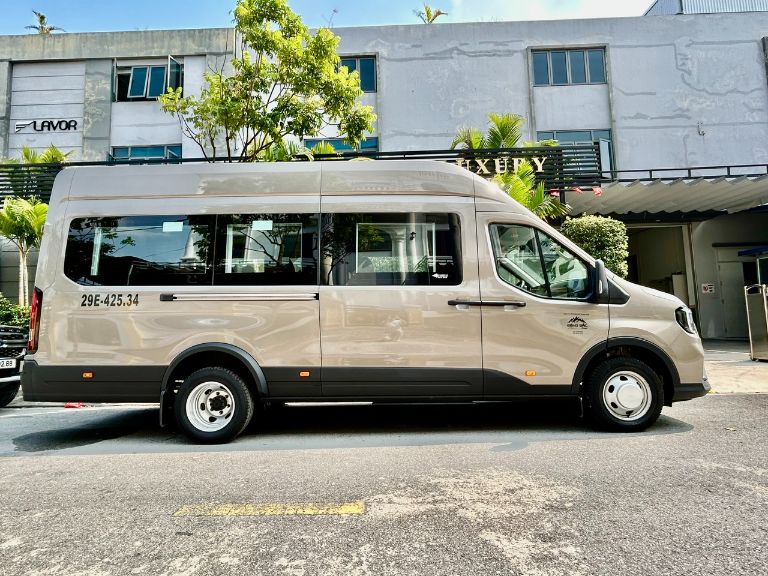 Nhà xe Đông Bắc Travel hỗ trợ hành khách di chuyển an toàn từ Hà Nội lên vùng cao Lũng Cú.