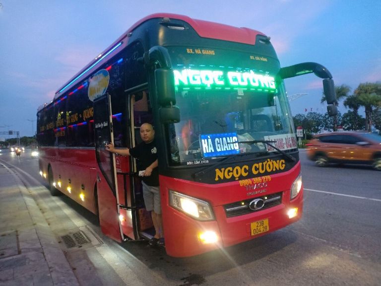 Nhà xe Ngọc Cường chạy tuyến Hà Nội – Lũng Cú, phù hợp hành khách yêu cầu chi phí hợp lý.