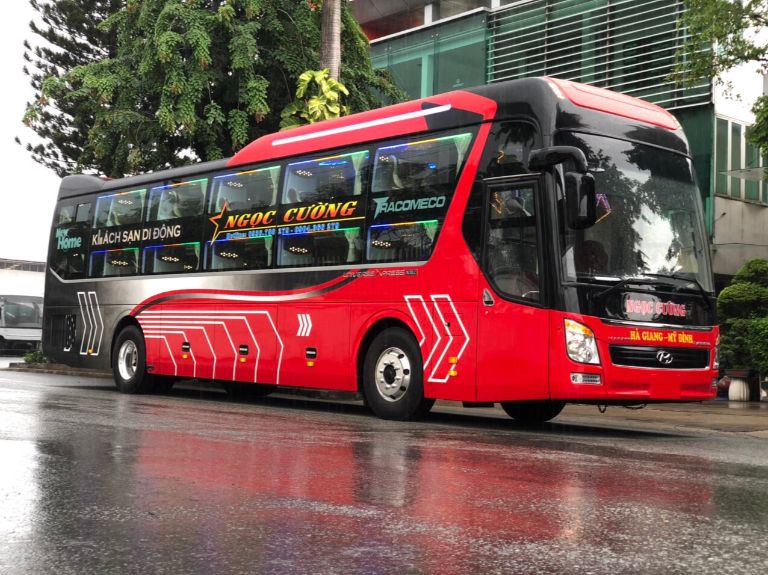 Nhà xe Ngọc Cường VIP đưa hành khách đi Lũng Cú trong không gian sang trọng, tiện nghi.