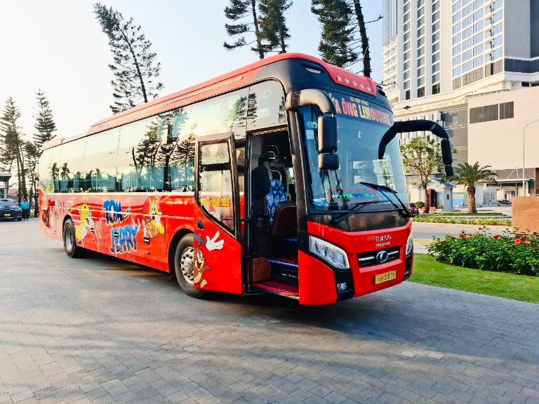 Nhà xe Cửa Ông Bus khai thác tuyến Ninh Bình – Hội An với lịch trình ổn định, phù hợp cho hành trình đường dài.