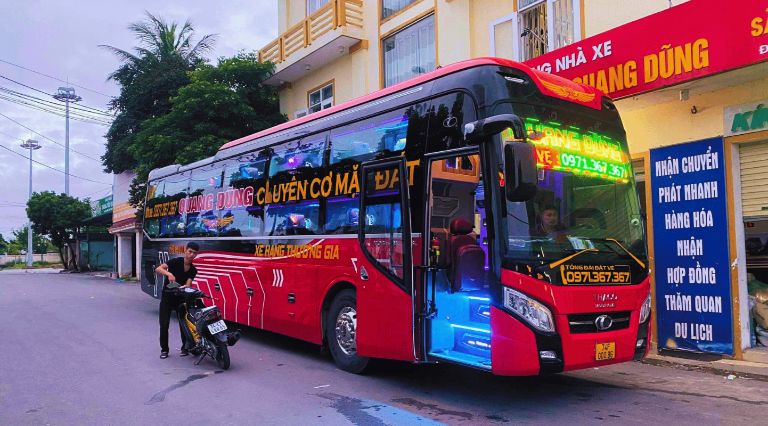 Nhà xe Quang Dũng được đánh giá cao nhờ kinh nghiệm khai thác tuyến Huế Gia Lai lâu năm.