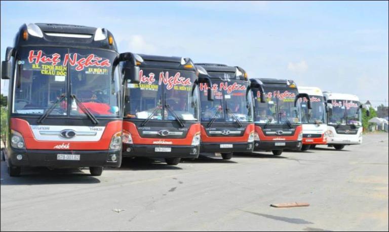 Các tuyến xe khách từ thành phố lớn về các tỉnh luôn kín chỗ sớm trước Tết