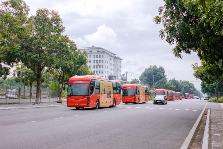 Dòng xe của Futa Hà Sơn phù hợp cho cả khách đi công tác và du lịch đường dài.