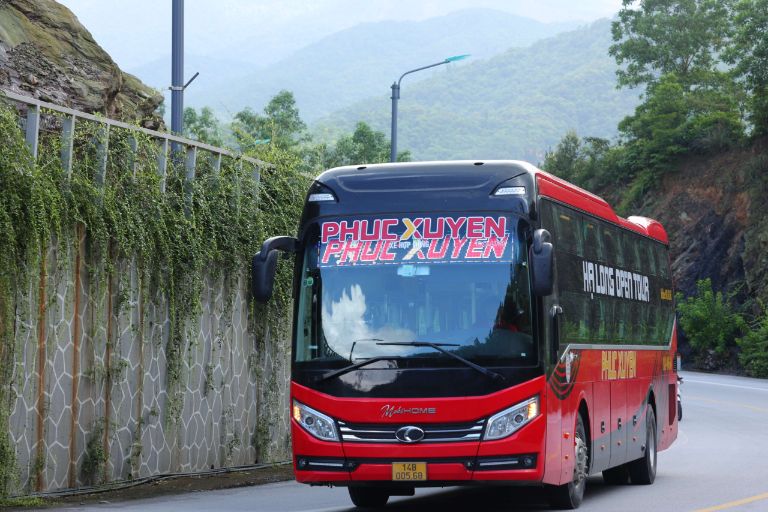 Xe Phúc Xuyên là lựa chọn quen thuộc của nhiều hành khách.