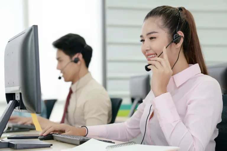 Chỉ cần gọi hotline là có thể đặt vé nhà xe Mạnh Quân dễ dàng.