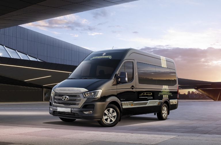 Dàn xe limousine đời mới của Nguyên Gia luôn nổi bật với phong cách hiện đại và đẳng cấp.