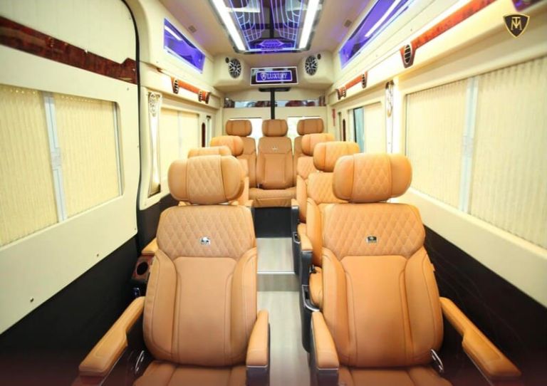 Ghế da êm ái giúp hành trình của bạn luôn thoải mái và dễ chịu.