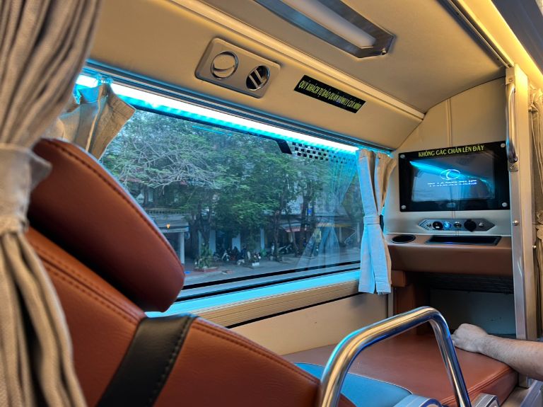 Nhà xe Kết Đoàn hỗ trợ đón trả khách linh hoạt tại khu vực Gia Lâm và trung tâm Sapa.