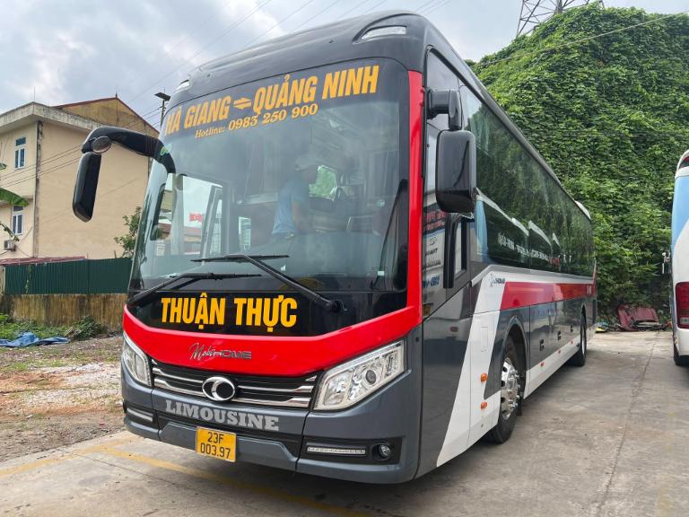 Các nhà xe trên tuyến Móng Cái – Hà Giang không ngừng đầu tư phương tiện để nâng cao trải nghiệm hành khách.