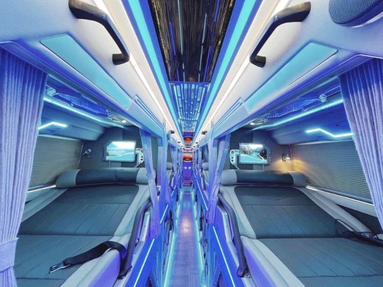 Nội thất nhà xe Duy Khánh được đầu tư hiện đại, gọn gàng và tiện nghi.