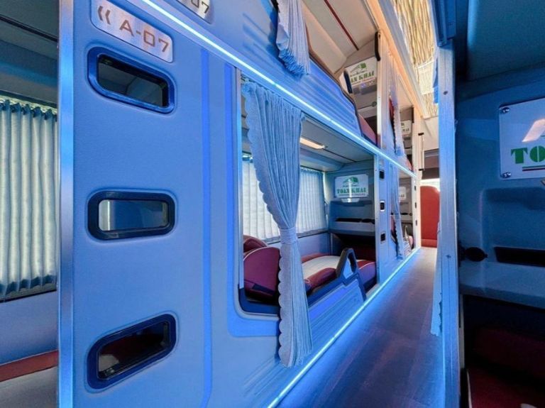 Nhà xe Toàn Khải luôn chú trọng trải nghiệm hành khách với dịch vụ đúng giờ và thân thiện.