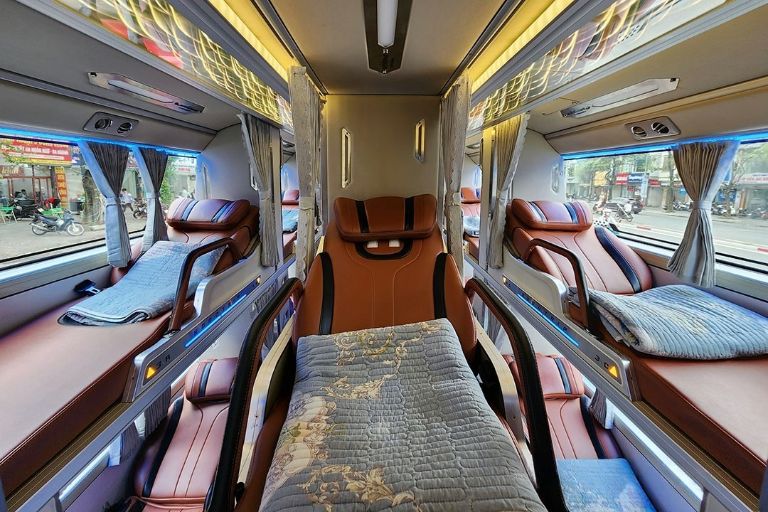 Các tiện ích trên xe giúp chuyến đi trở nên thoải mái và dễ chịu hơn.