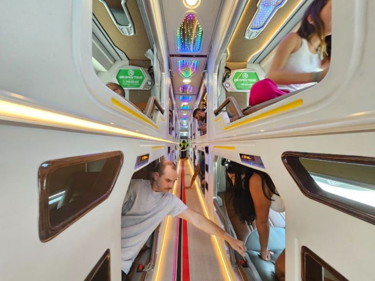 Cabin riêng tư, êm ái giúp hành khách nghỉ ngơi thoải mái trong suốt hành trình.