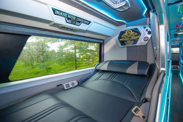 Dòng ghế da nằm êm ái, mang lại sự thoải mái cho mọi hành khách.