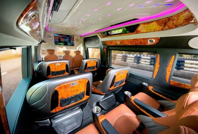 Nội thất xe của nhà xe gọn gàng, mang lại cảm giác thoải mái sau chuyến bay dài của hành khách