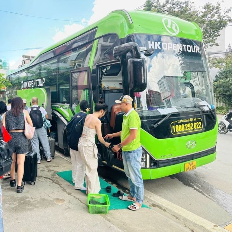 Với bác tài hiểu rõ lộ trình, chuyến đi dài diễn ra nhẹ nhàng và an tâm hơn.