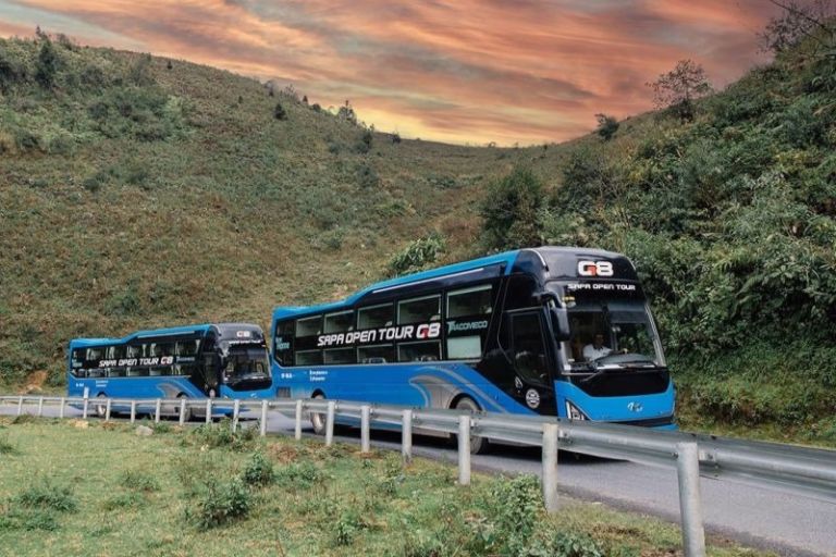 Xe có dịch vụ đón trả khách tại trung tâm, thuận tiện cho hành khách.