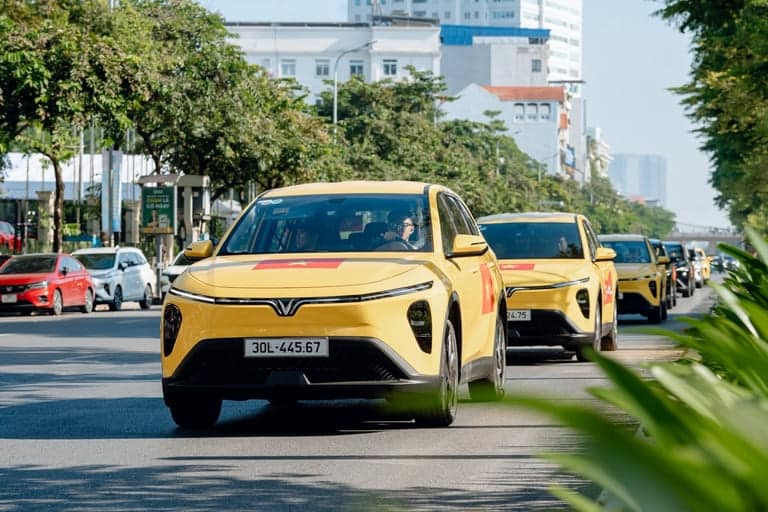 Các dòng xe điện chạy xe ghép Hà Nội đi Hạ Long ngày càng phổ biến, do chi phí nhiên liệu thấp, đi nhanh.