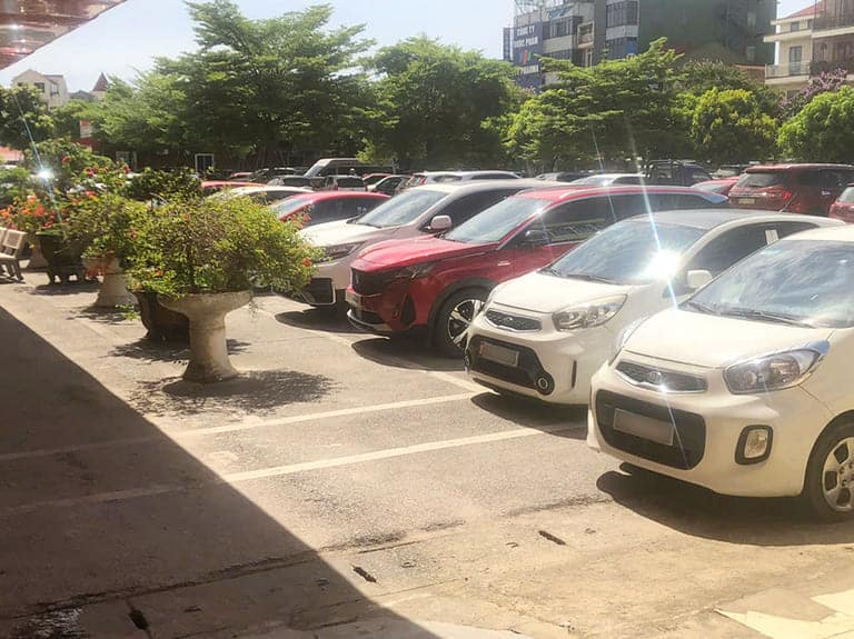 Với khoảng cách 130km từ Hà Nội đi Uông Bí, xe ghép là một trong những phương thức được nhiều người lựa chọn để di chuyển.