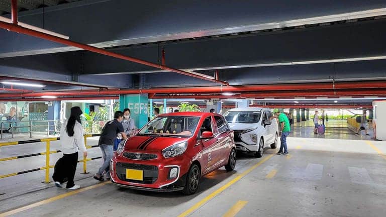 Có nhiều dòng xe cho khách lựa chọn từ 4 chỗ, 7 chỗ hay xe limousine cho khách lựa chọn.