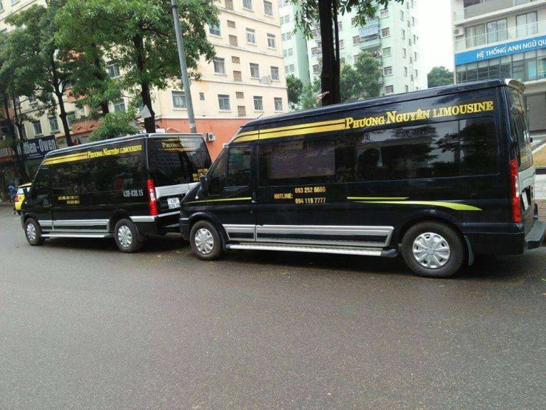 Nội thất limousine Phương Nguyên có WiFi, TV, nước uống miễn phí