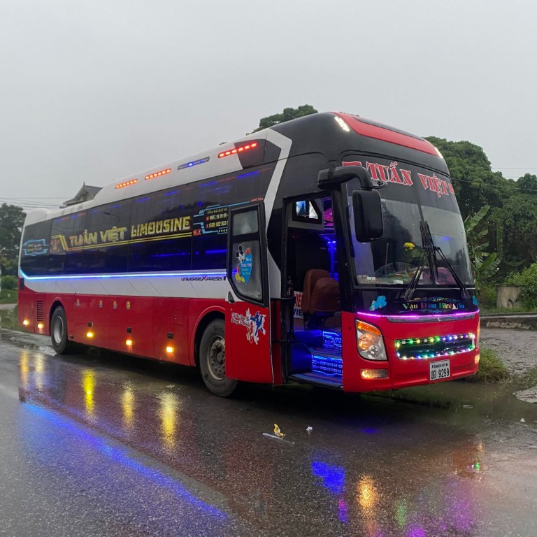 Xe limousine Tuấn Việt tuyến Hà Nội Vĩnh Phúc