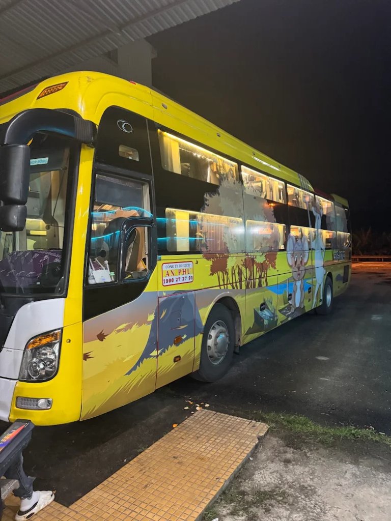 An Phú Travel chuyên chạy chuyến đêm limousine phòng đôi WC giá 450.000đ