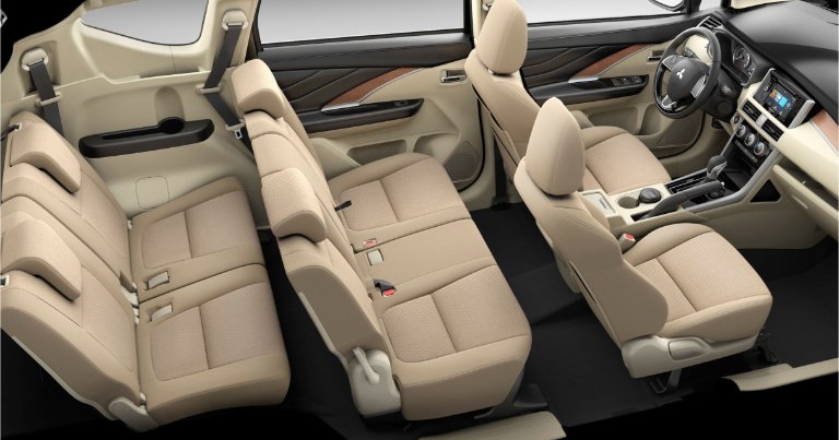 Ghế da êm, nước uống miễn phí Mai Châu Smile Limousine