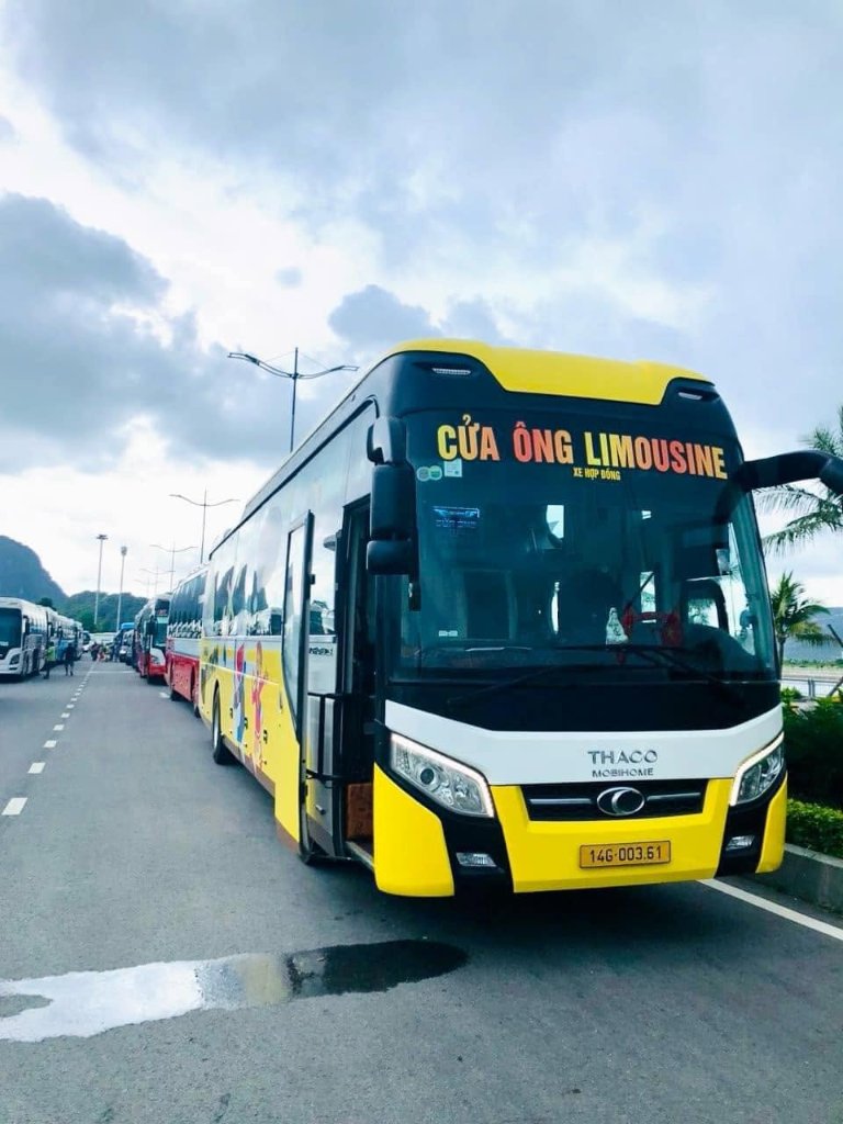 Cửa Ông Bus: limousine cabin đôi hiếm hãng khác có