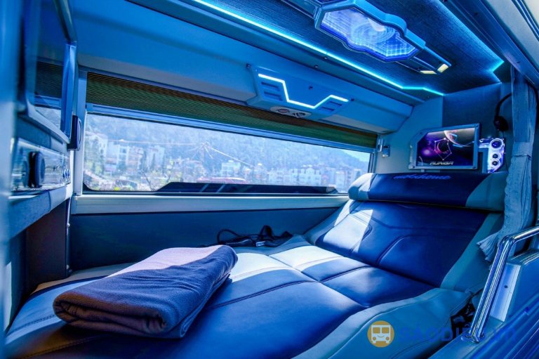 Giường VIP cao cấp Vạn Lục Tùng, trả khách dọc QL1A Huế
