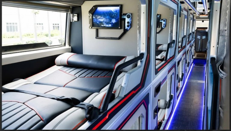 Limousine phòng riêng WC Trekking Travel, giá cạnh tranh tuyến Hà Nội Huế
