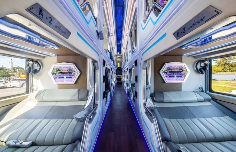 Thanh Thuỷ limousine phòng VIP 2 người sang trọng, cách âm chuyên nghiệp.