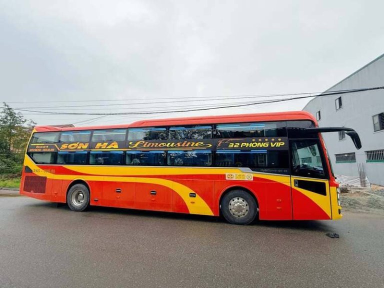 Sơn Hà: xe khách giá trung bình, chuyến sáng sớm