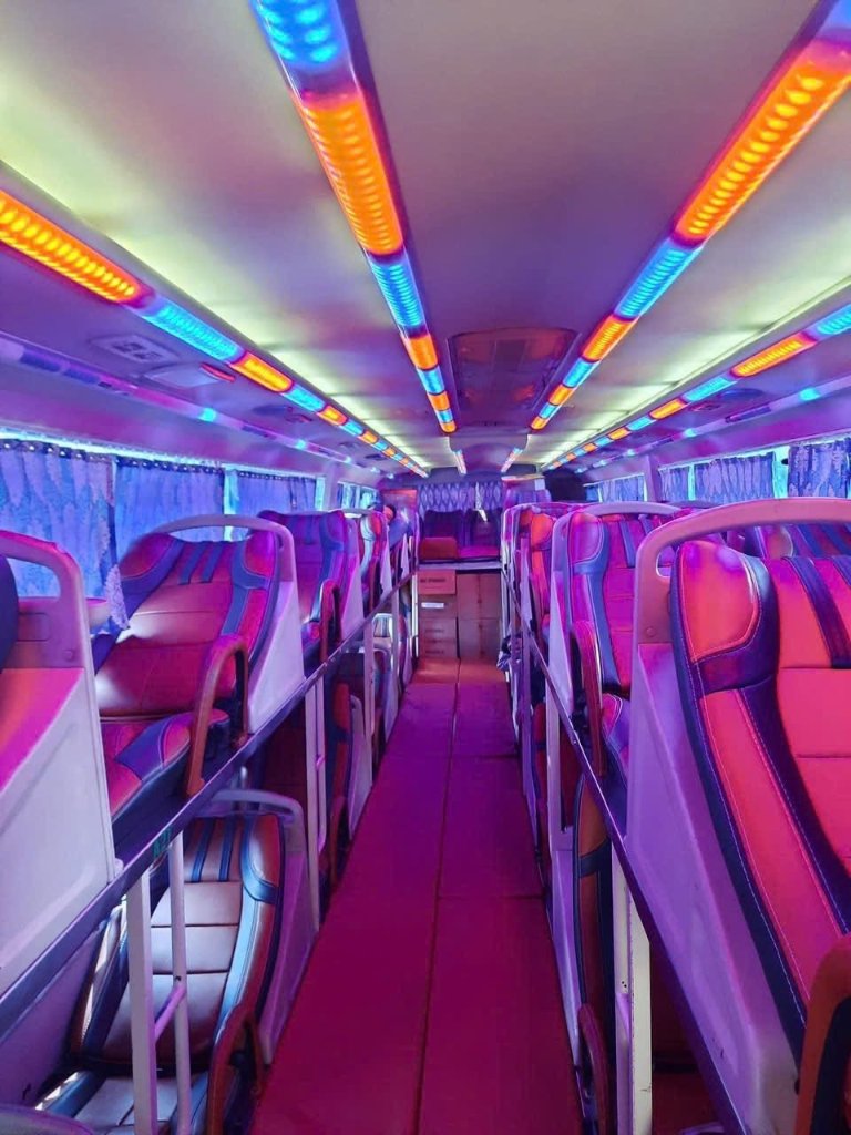 Tiện nghi giường nằm Hoàng Long Limousine